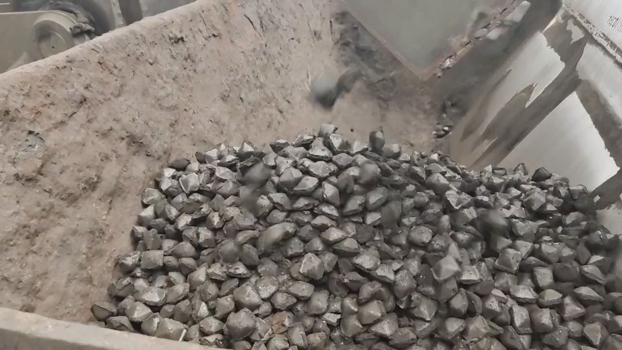 鋼鐵廠污泥壓塊線頻出故障？建杰現(xiàn)場(chǎng)破局：從經(jīng)驗(yàn)式生產(chǎn)到數(shù)據(jù)化管控的轉(zhuǎn)型實(shí)錄